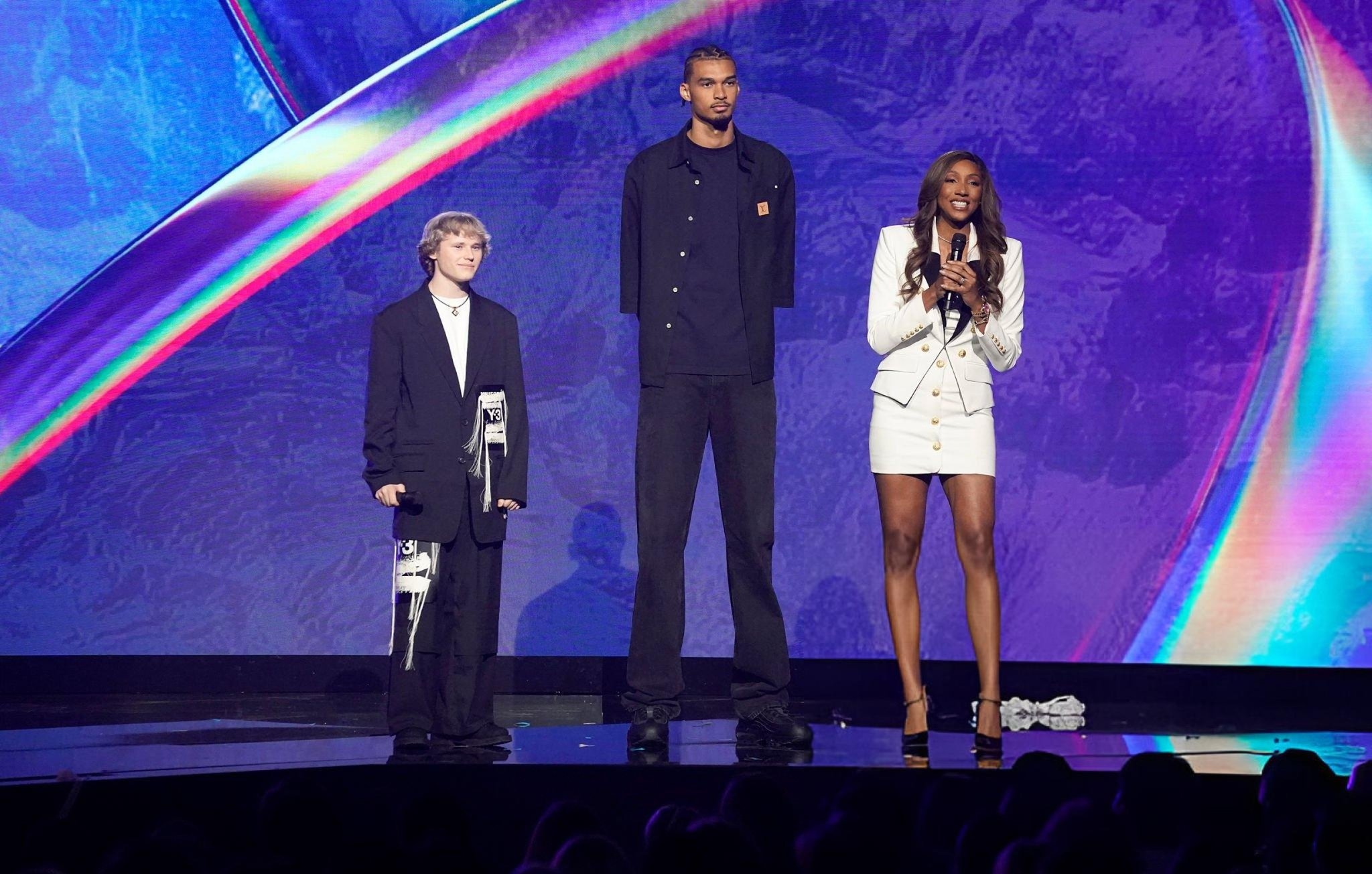 吃啥長大的啊??刺記：2米21的文班亞馬可能又長高了1-2英寸??