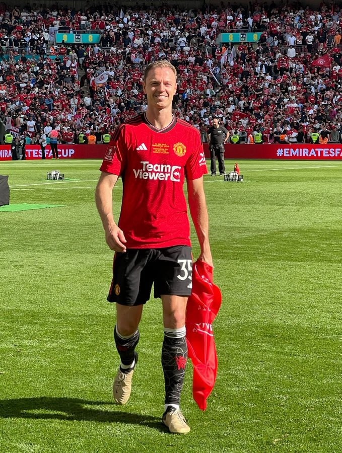 掛靴！記者：對陣中國香港，是37歲曼聯(lián)老將埃文斯的生涯告別戰(zhàn)