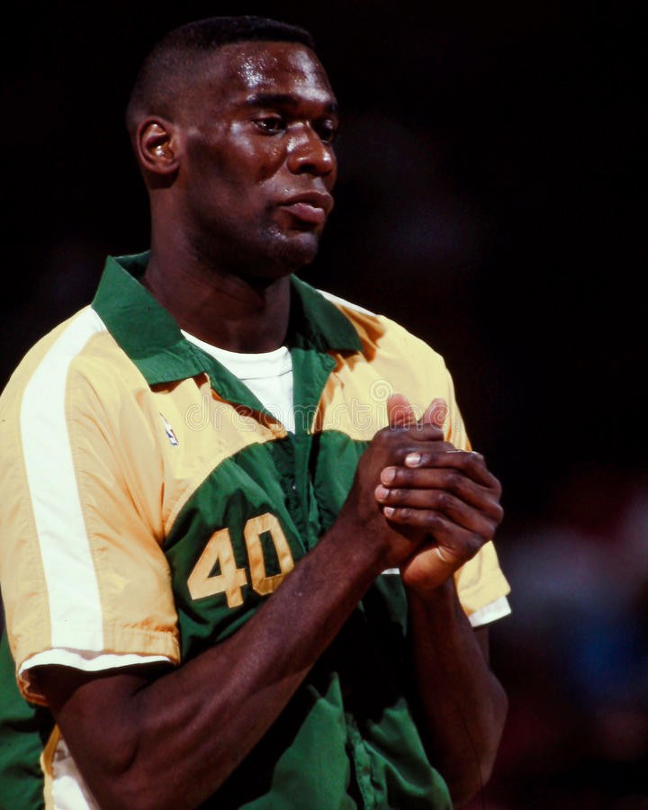 手套：不是對(duì)保羅等人不尊重 但我和坎普才是空接之城的始祖