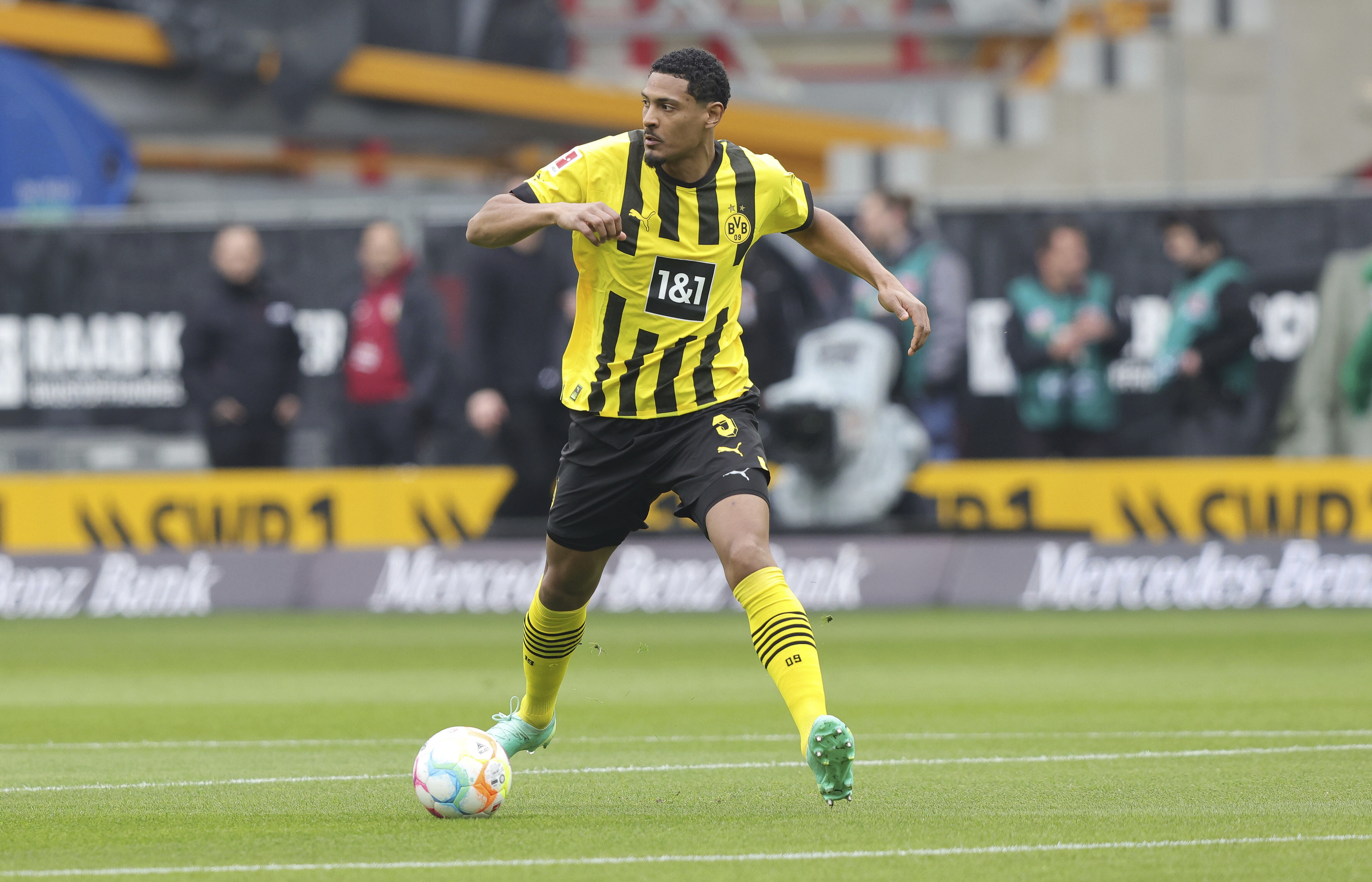 踢球者：阿萊若留在荷甲需接受大幅降薪，多特要價低于1000萬歐