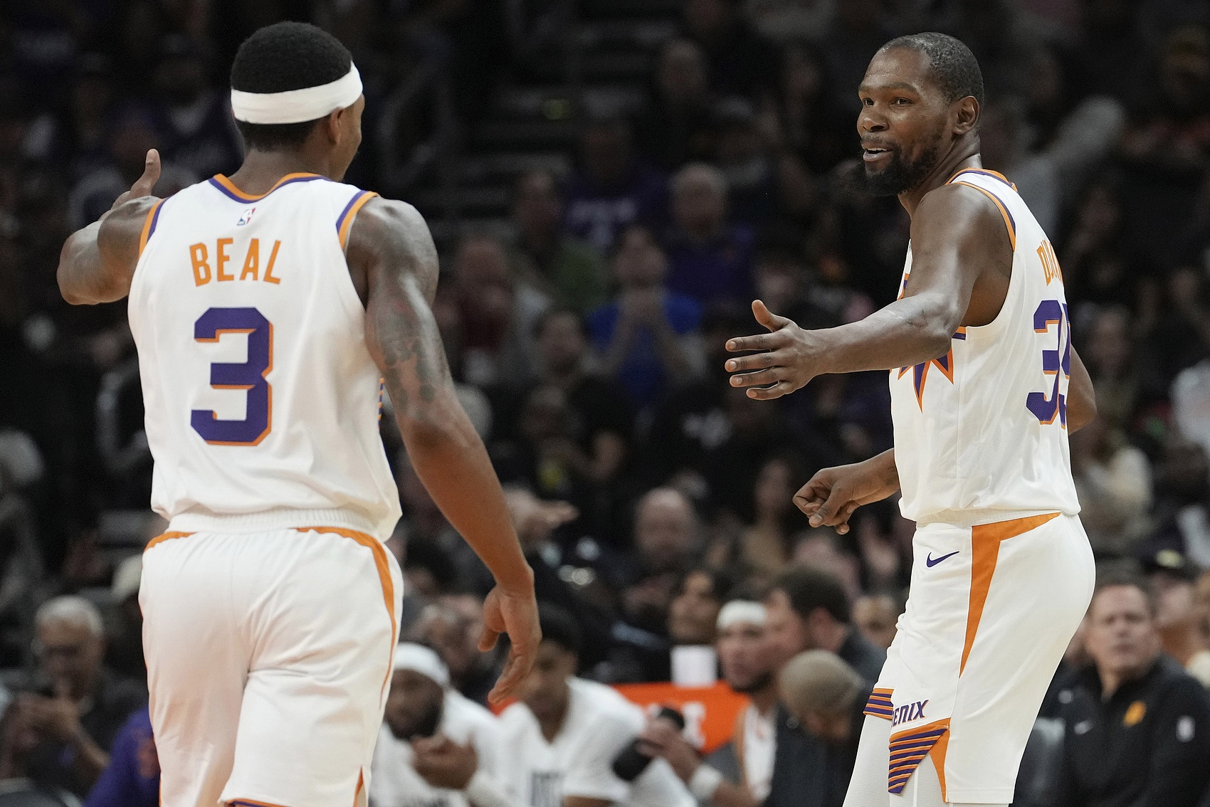 杜蘭特比爾新賽季留隊(duì)？太陽(yáng)GM：當(dāng)務(wù)之急是給他們找合適的主教練