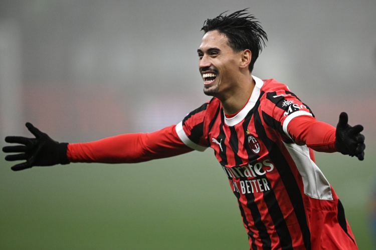 天空體育：曼城與米蘭商談賴因德斯轉(zhuǎn)會(huì)，米蘭要價(jià)接近5900萬(wàn)英鎊