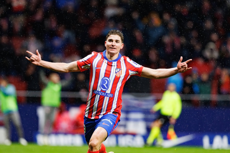 亨利：阿爾瓦雷斯是我現(xiàn)在最喜歡的前鋒之一，能攻能守能踢任意球