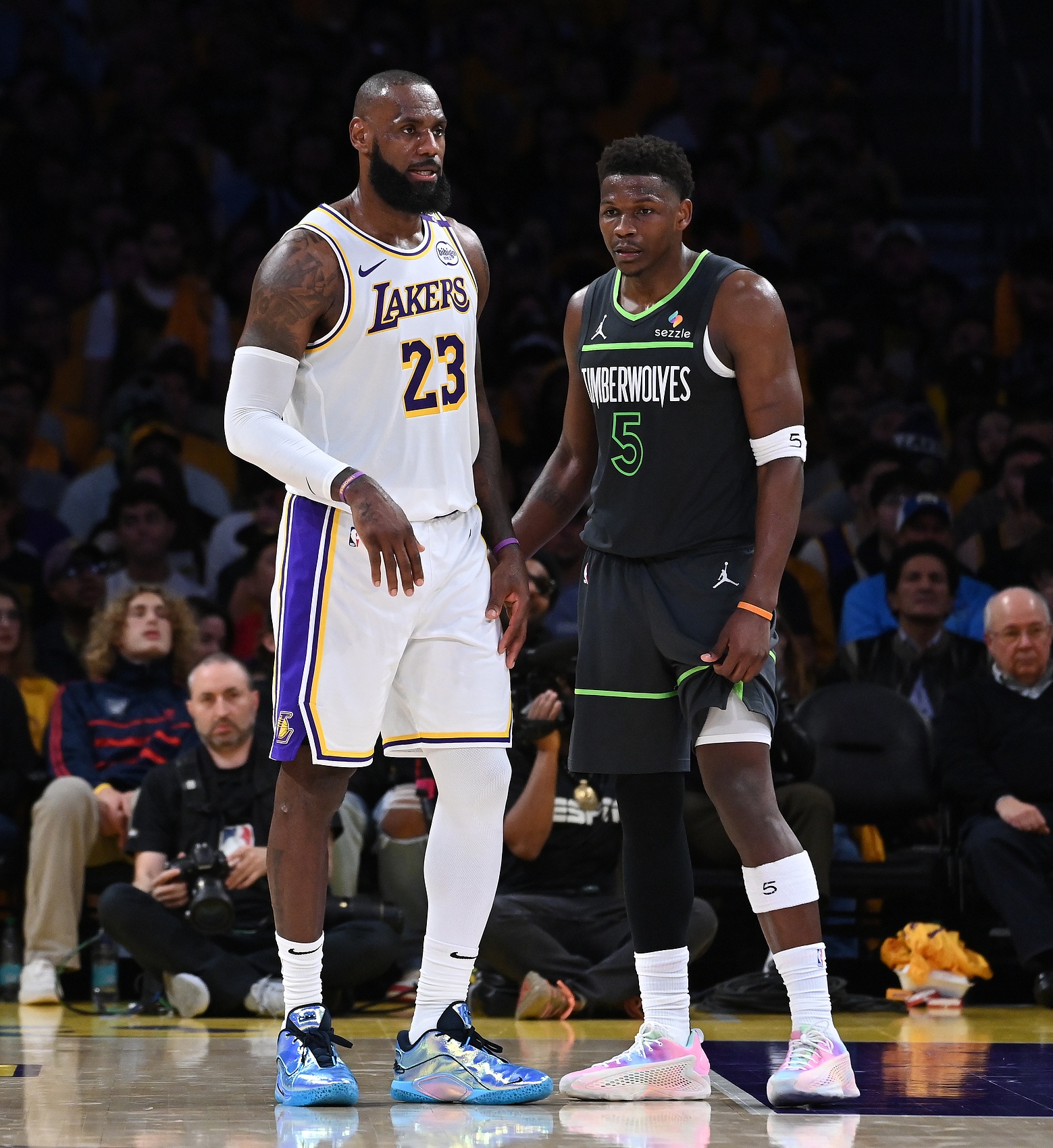 愛德華茲24歲前季后賽生涯場均25+5+5 歷史僅他和詹姆斯做到