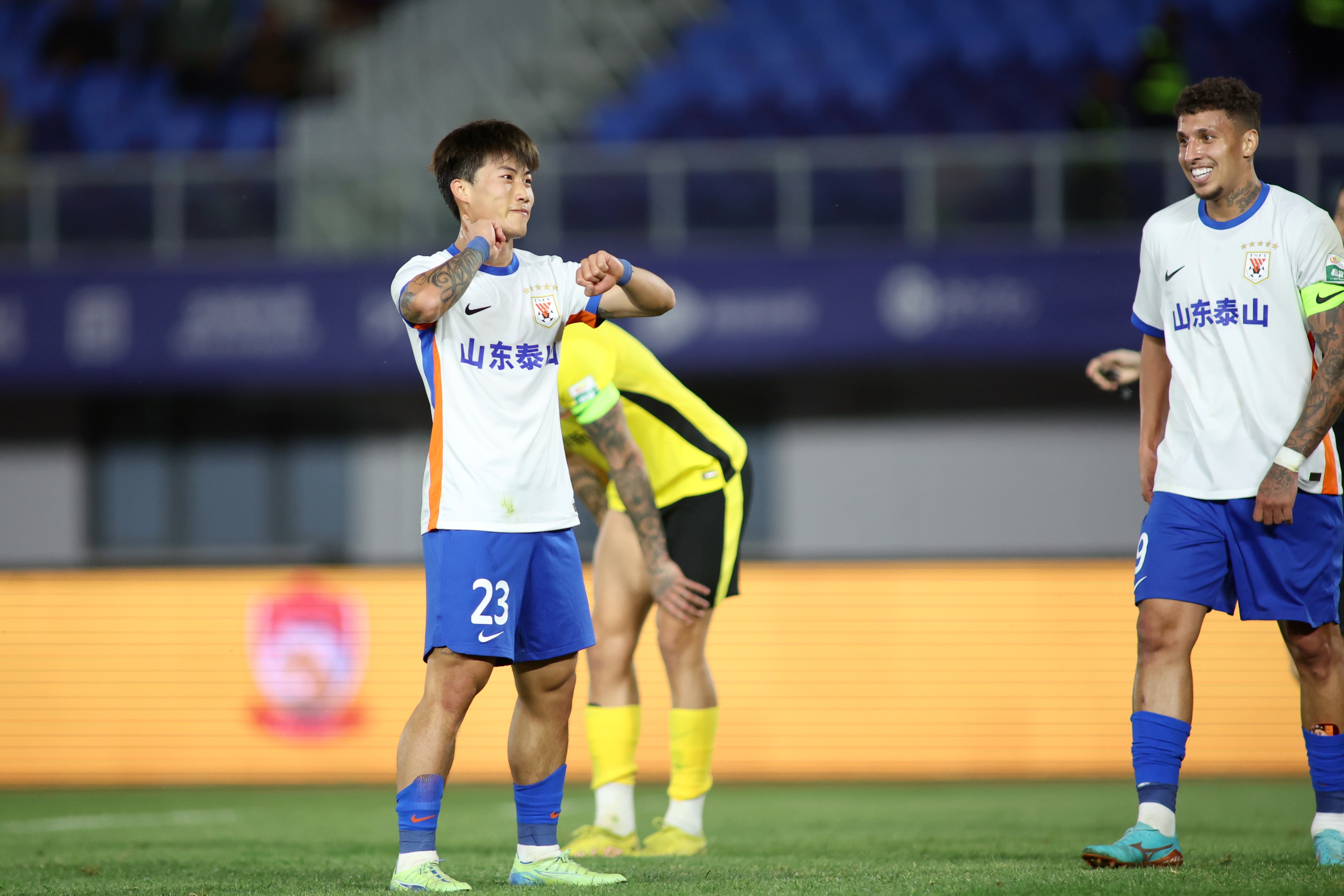 媒體人：謝文能留洋可以找費(fèi)萊尼牽線從比利時(shí)踢起，歐塞爾太難了