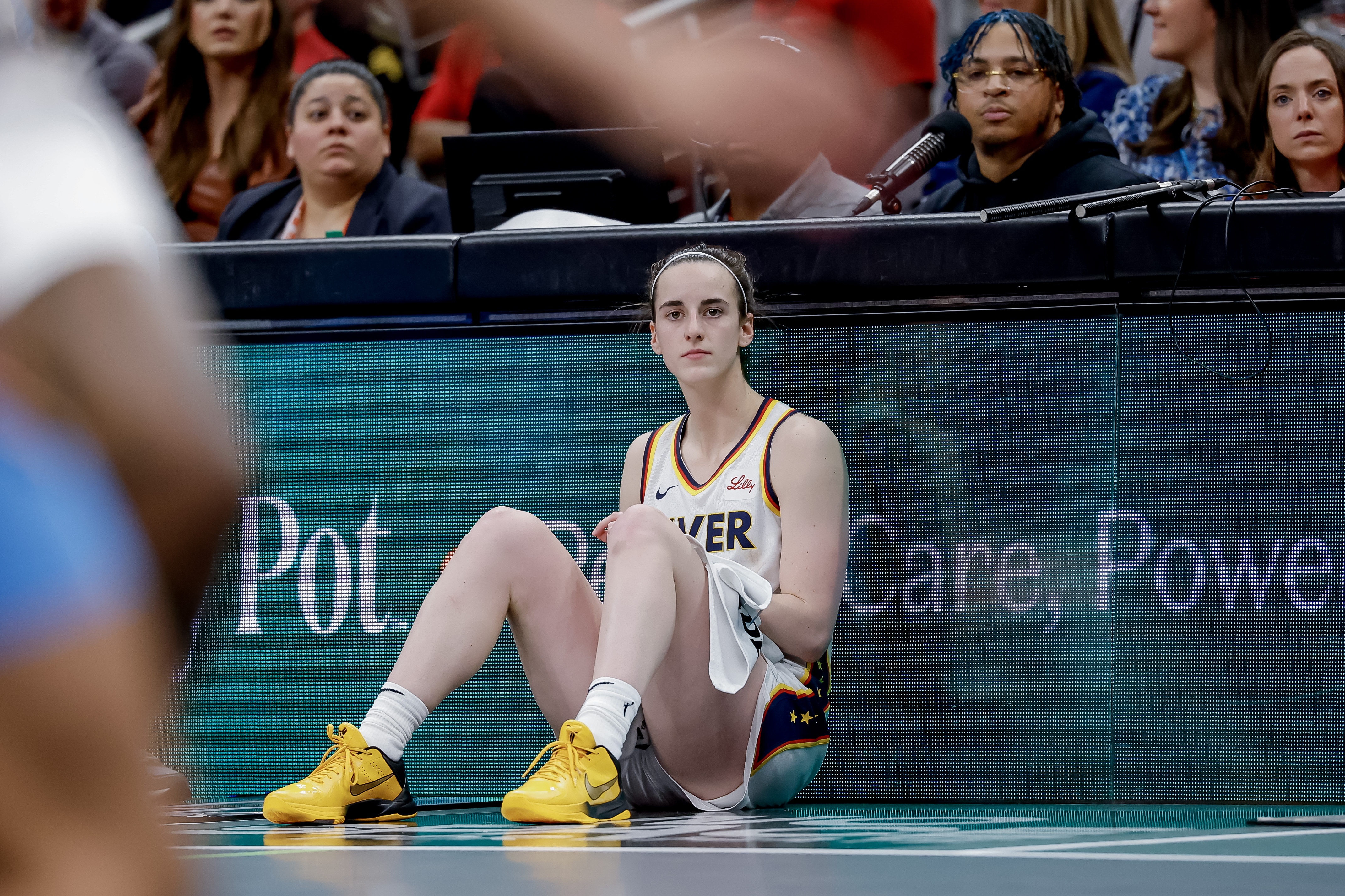 大學(xué)+職業(yè)生涯首次傷缺 狂熱主帥：不確定克拉克是在何時(shí)受傷的