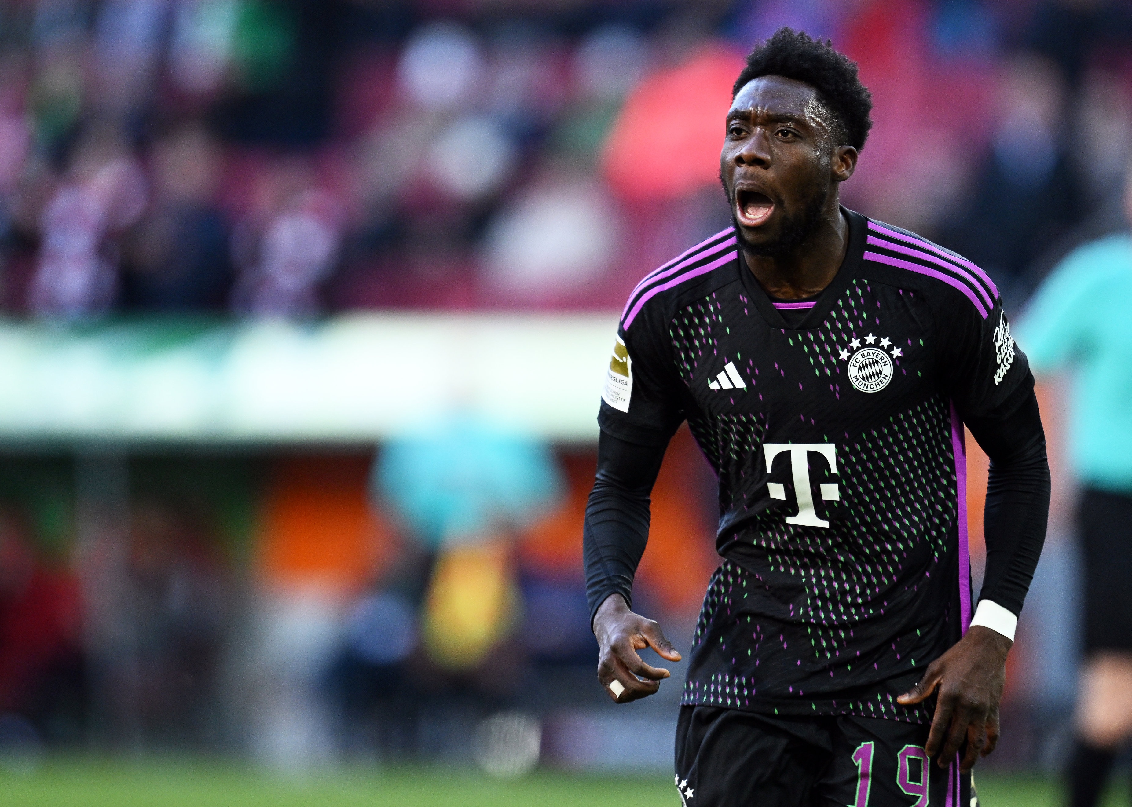 心有不甘！現(xiàn)身安聯(lián)球場(chǎng)觀戰(zhàn)歐冠決賽，阿方索：我們本應(yīng)在這里