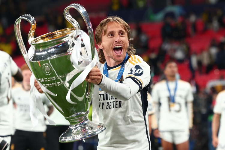 去年今日：皇馬在官網(wǎng)發(fā)文慶祝球隊奪得隊史第十五座歐冠獎杯