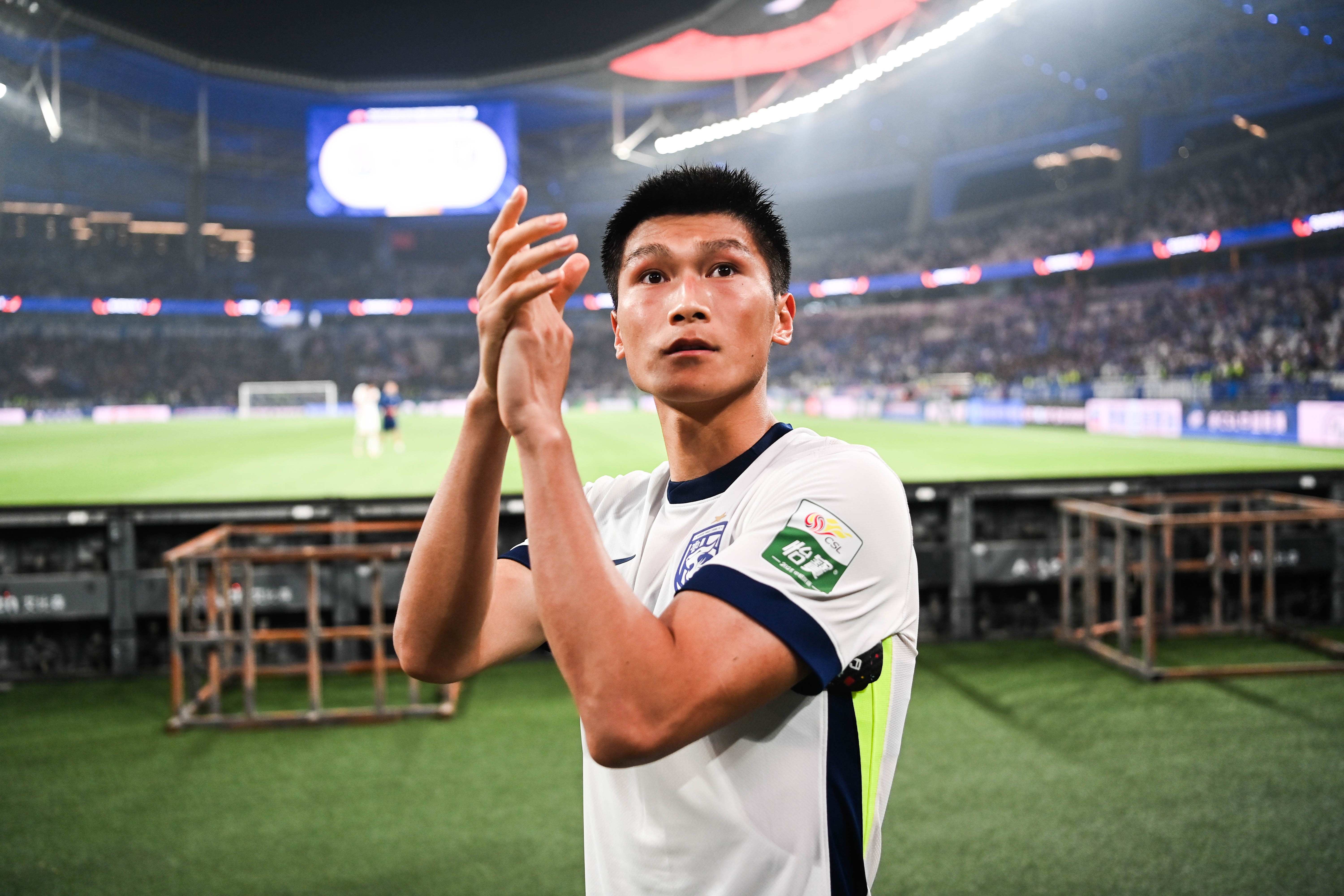 媒體人：武漢三鎮(zhèn)上座率那么低，是否因?yàn)樽繝柷蛎圆徽J(rèn)這支球隊(duì)？