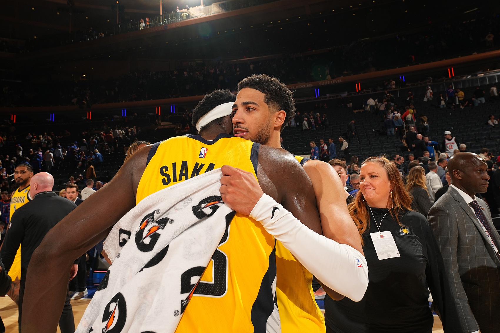 卡萊爾：哈利伯頓和西亞卡姆扛著球隊(duì)前行 確保我們不會(huì)輸球