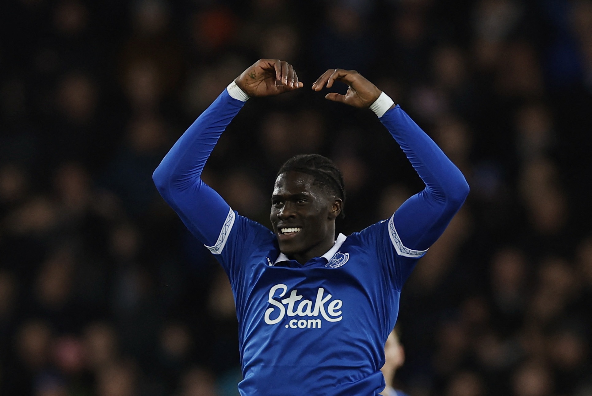 身價(jià)5000萬(wàn)！回聲報(bào)：新月想簽維拉中場(chǎng)奧納納，埃弗頓有10%分成