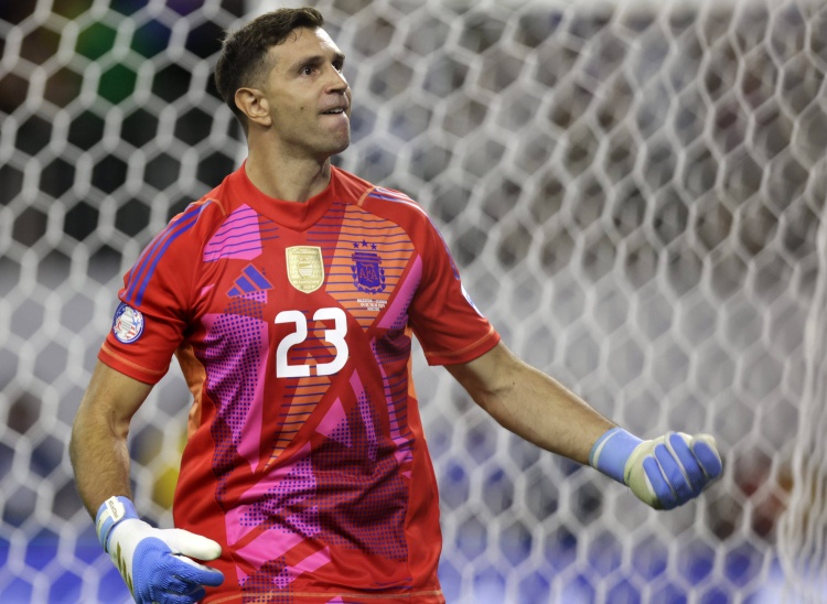 大馬?。含F(xiàn)在專注于阿根廷國家隊，至于未來轉(zhuǎn)會市場才剛打開