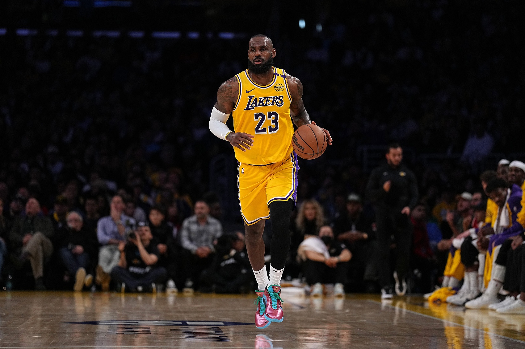 詹姆斯：最開始接觸籃球是受到了喬丹&希爾&便士的啟發(fā)