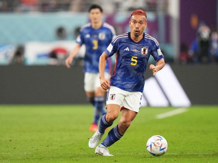 長友佑都談日本隊(duì)競(jìng)爭(zhēng)：不斷有新鮮血液，有隨時(shí)可能被替代的不安