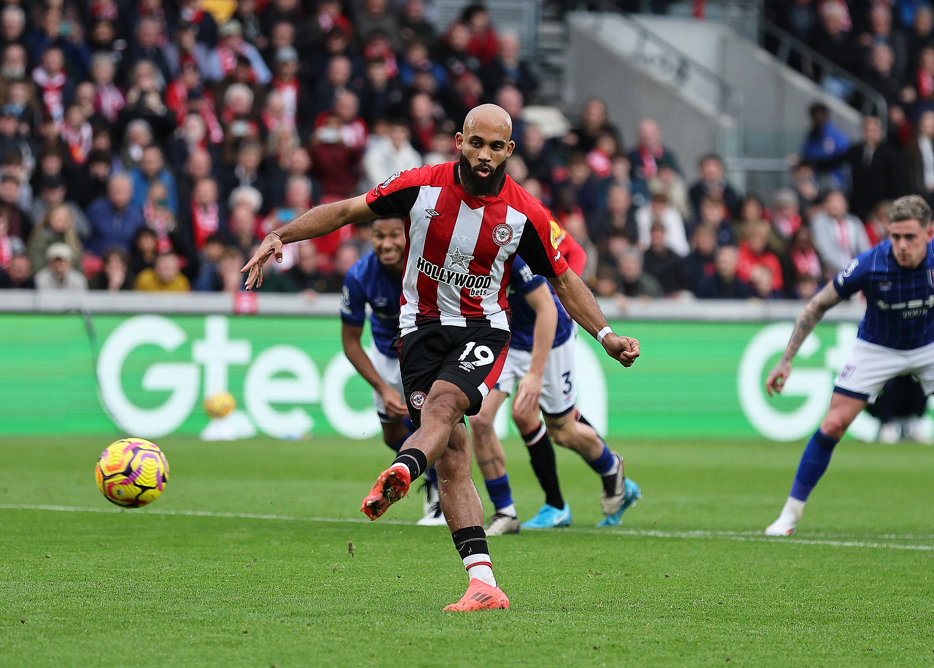 電訊報(bào)：布倫特福德可能提高姆貝莫的要價(jià)，米特洛維奇不會去曼聯(lián)