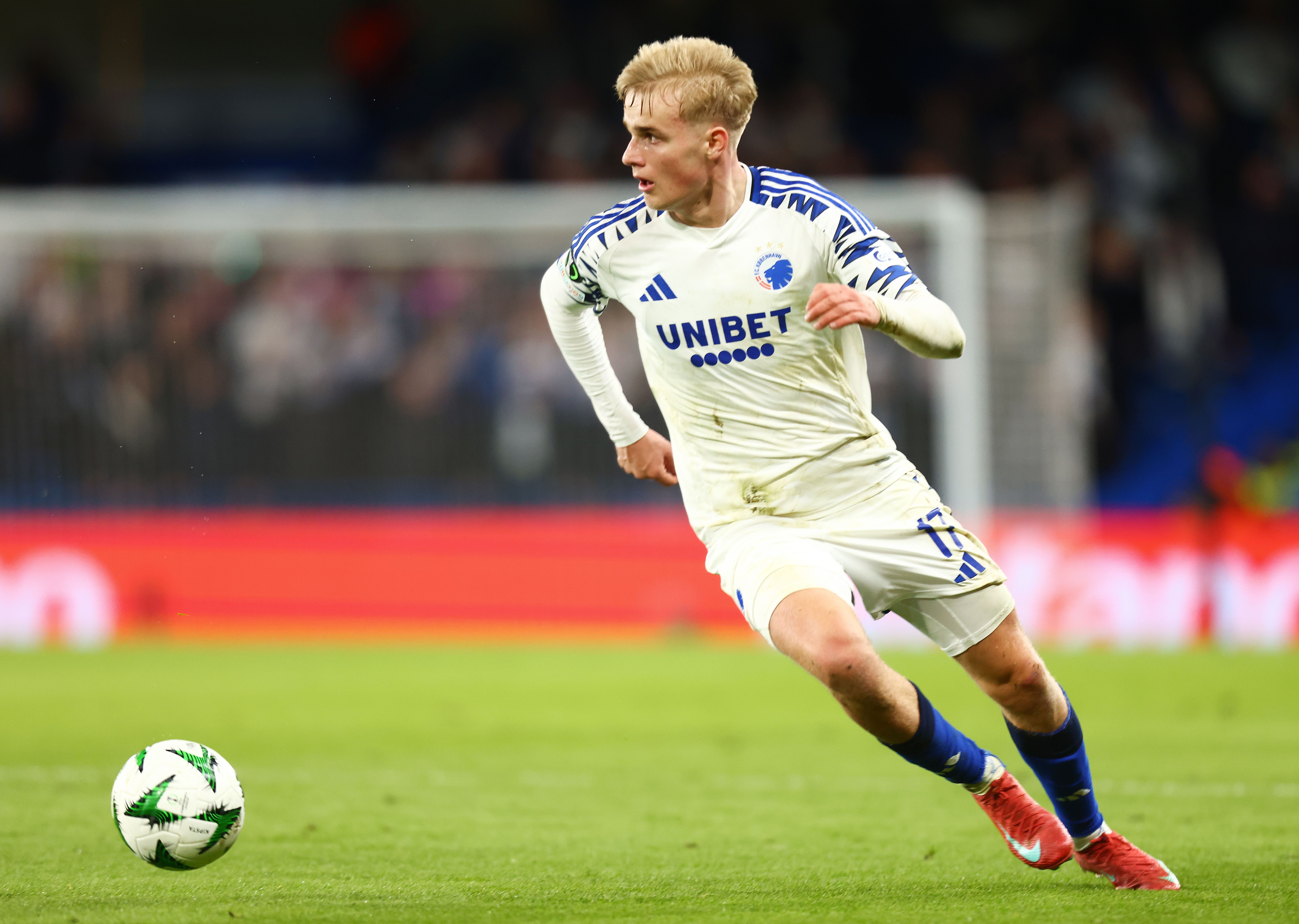 德天空：法蘭克福有意哥本哈根19歲中場弗羅霍爾特，已展開談判