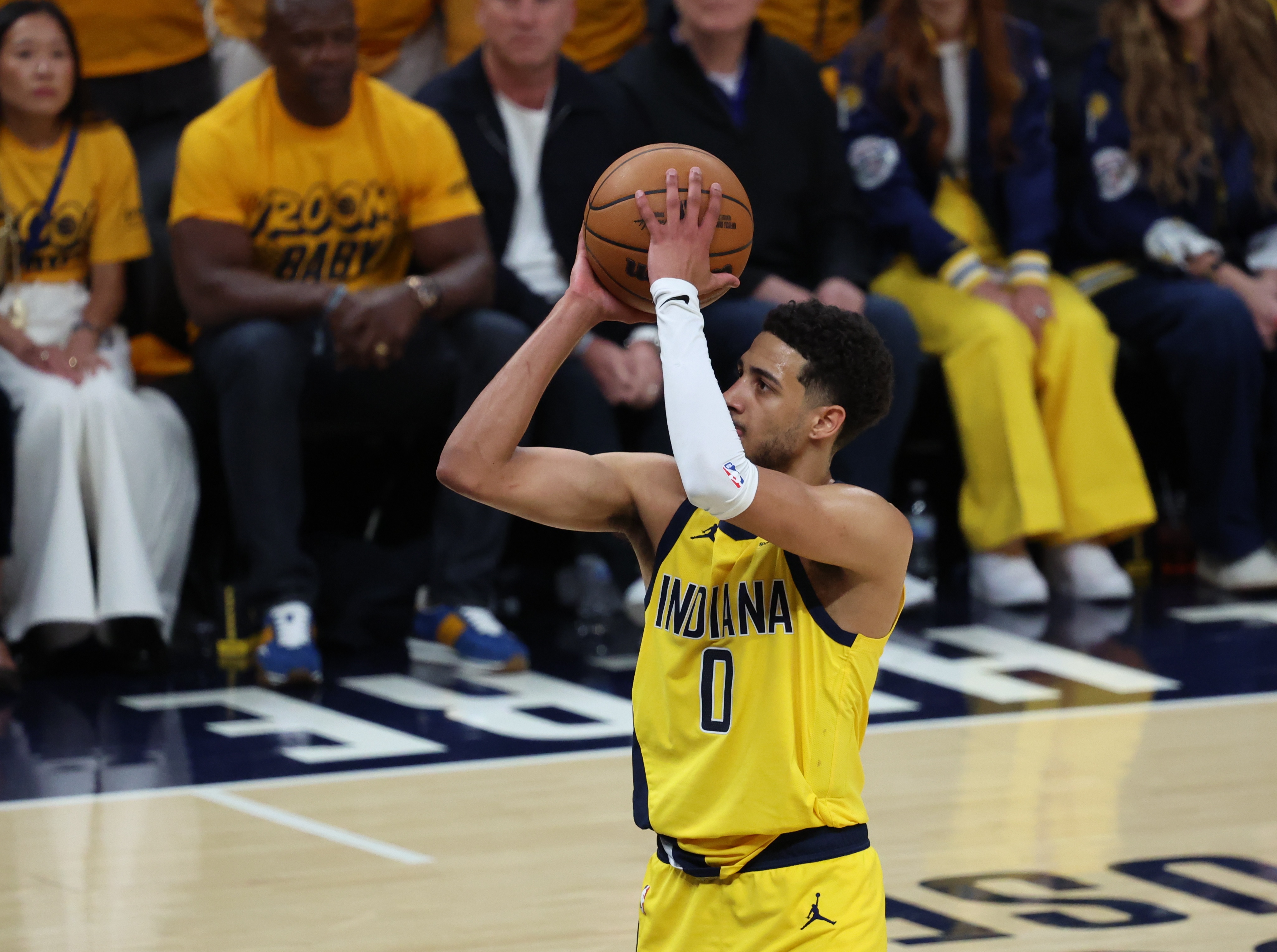 霍里：哈利伯頓的投籃姿勢(shì)丑但能進(jìn)球 庫里&布克動(dòng)作好看