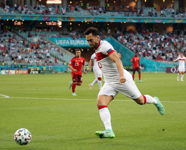 土媒：恰爾汗奧盧身體不適，缺席土耳其國家隊(duì)接下來兩場比賽