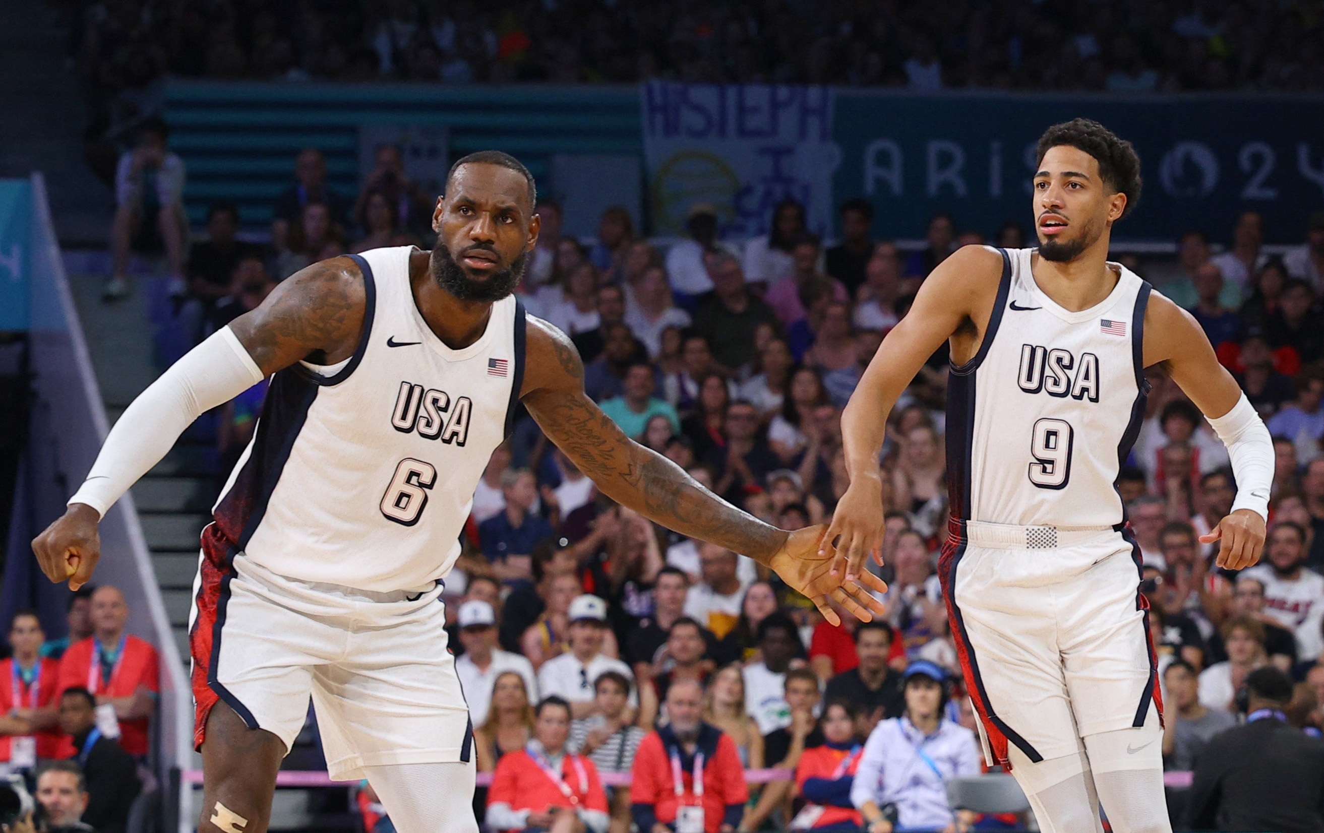 詹姆斯：無論是否得到出場機會 哈利伯頓在美國隊每天都保持微笑