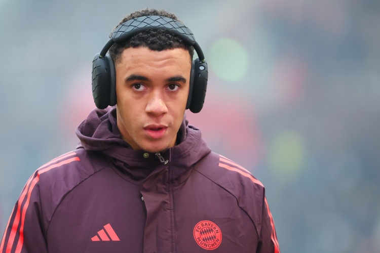 記者：穆西亞拉&于帕繼續(xù)進行恢復訓練，狀態(tài)良好