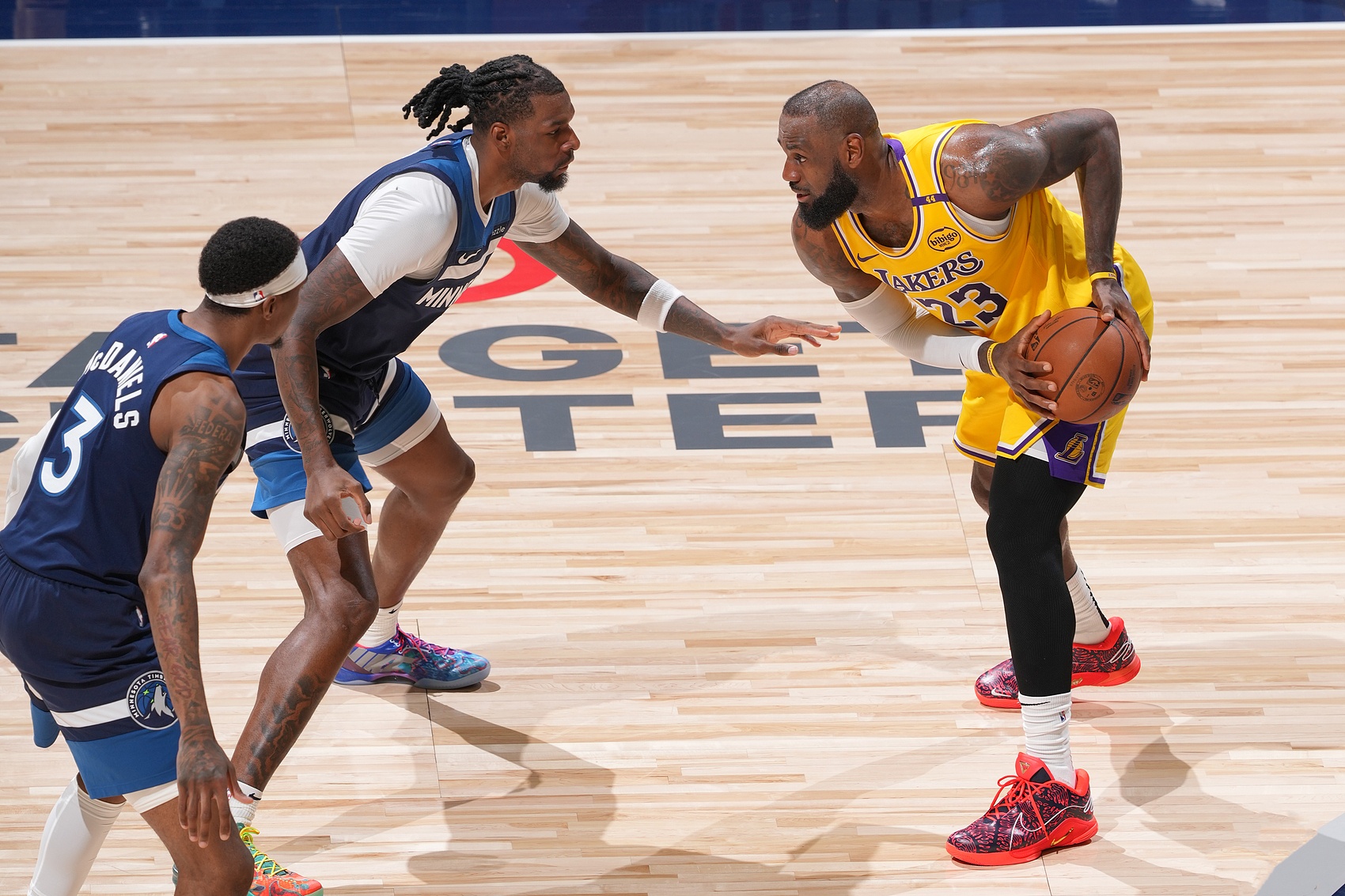 空間型C！美媒：湖人有很高的可能性簽下里德 但大概率為先簽后換