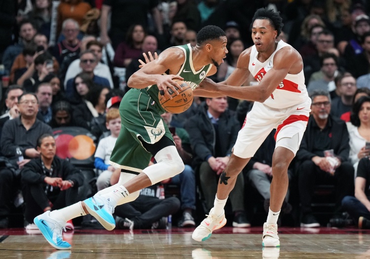 隊記：猛龍愿意用名單上任何球員換字母哥 包括斯科蒂-巴恩斯