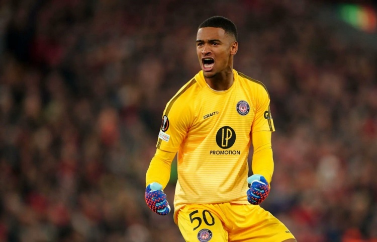 隊報：拜仁將圖盧茲門將雷斯特斯視為長期目標，里爾今夏有意求購