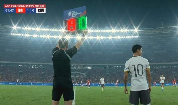 國足再次調(diào)整！韋世豪第62分鐘登場，曹永競被換下