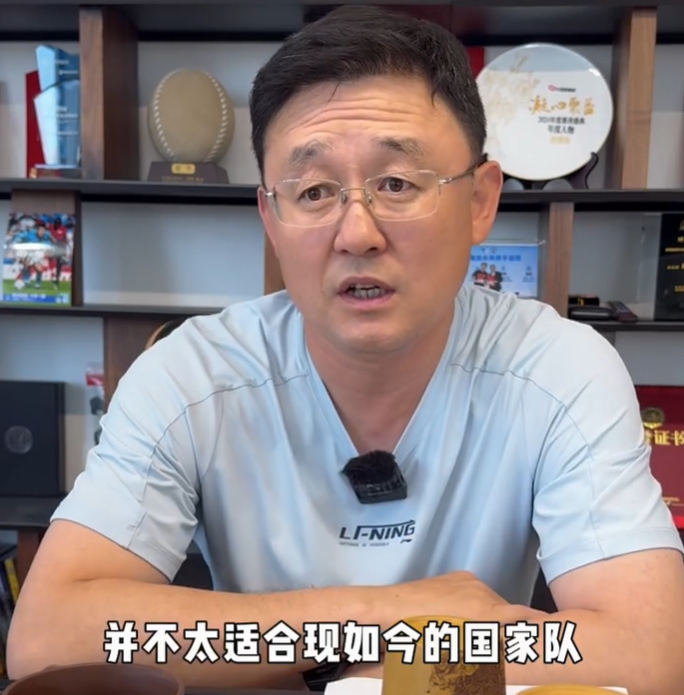 孫繼海：菱形中場不適合現(xiàn)在國足，王鈺棟內(nèi)心強大給我很深印象