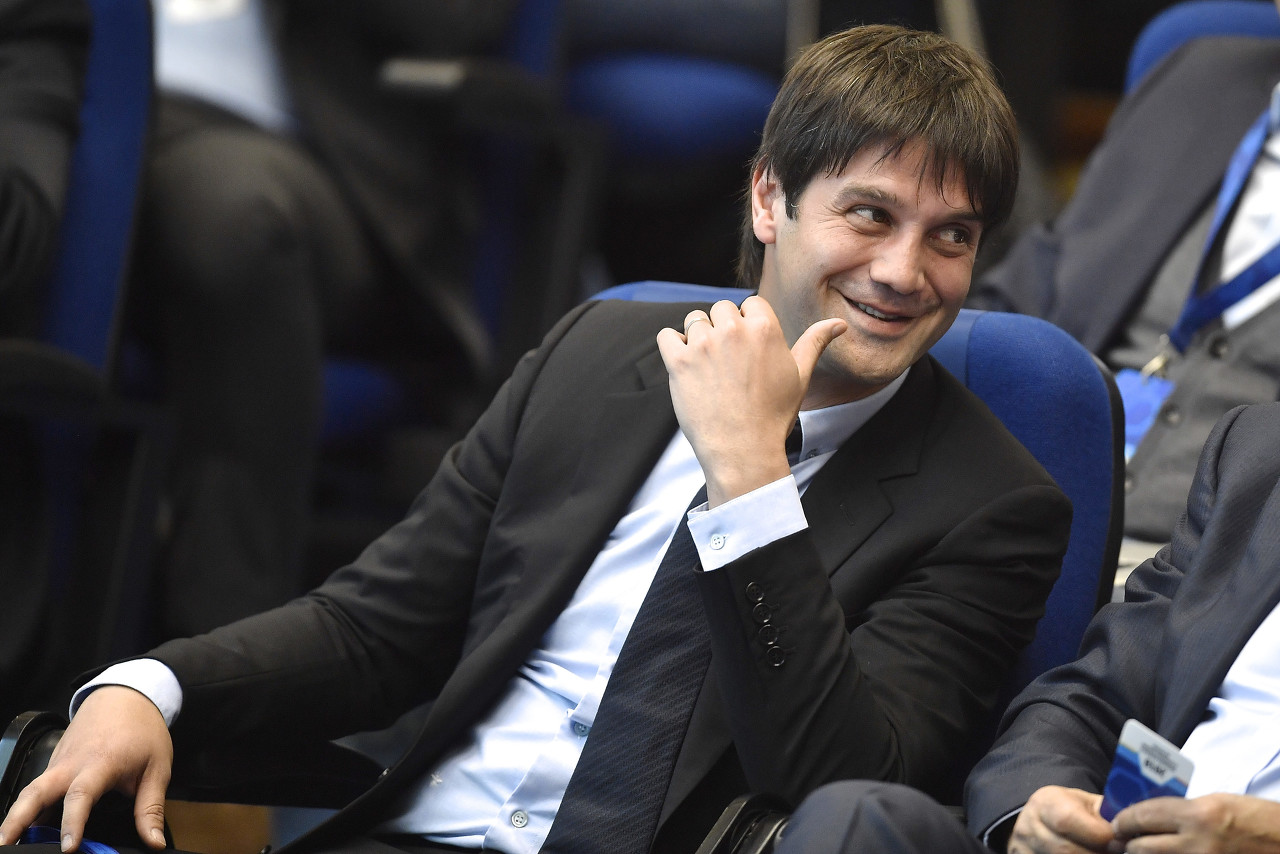 迪馬：奧西利奧已抵達(dá)總部，國米接近敲定齊沃擔(dān)任新帥