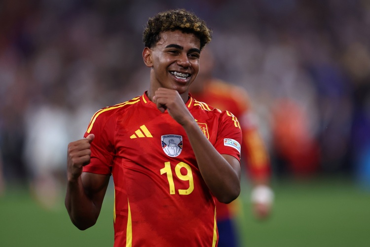 怎么吹？1913年來，亞馬爾成首位18歲前國家隊(duì)進(jìn)6球歐洲球員