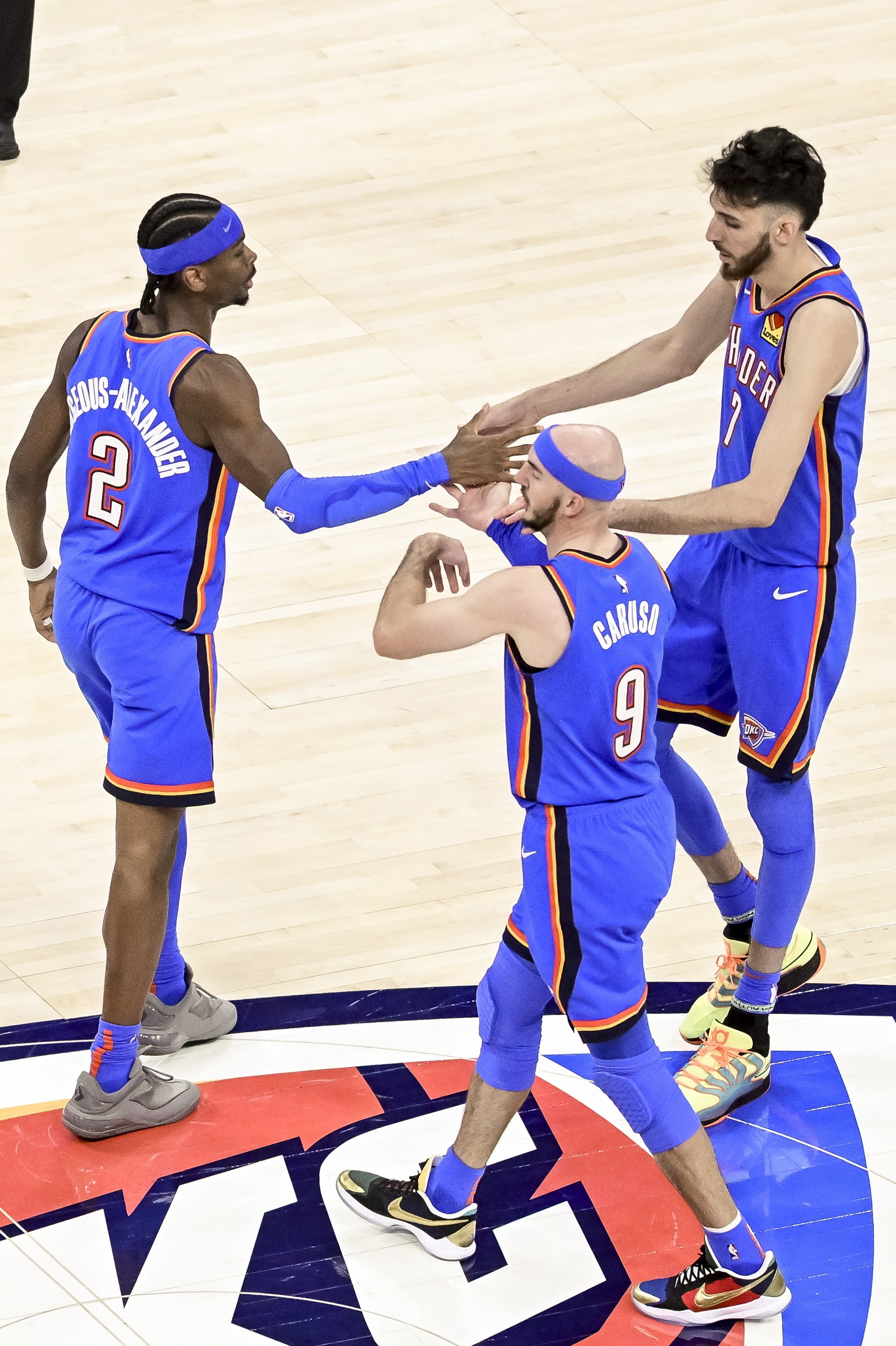 防守壓迫力&進(jìn)攻紀(jì)律性拉滿！上半場(chǎng)雷霆送出11次搶斷 對(duì)手0次