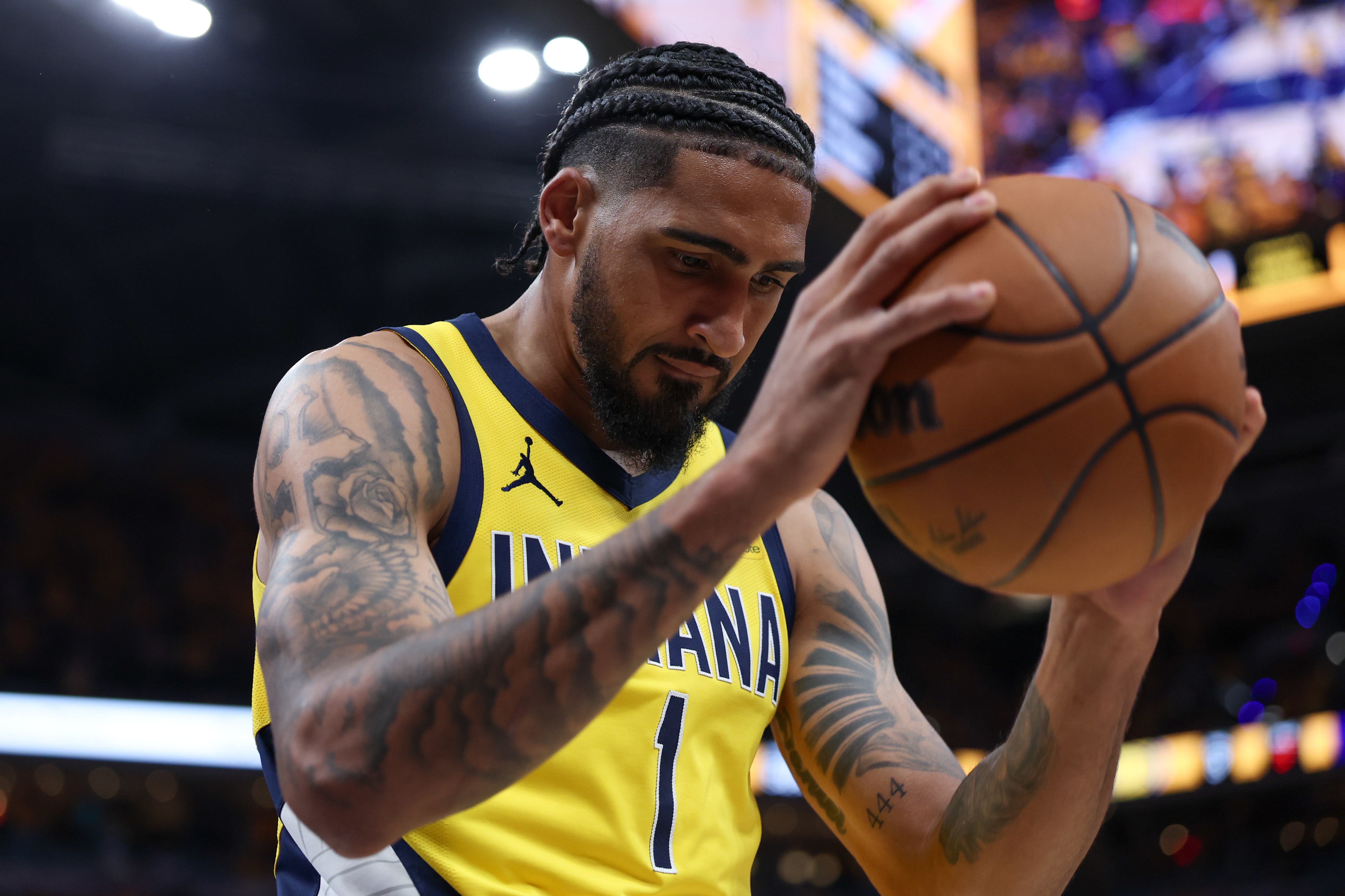 托平：步行者隊沒有人貪戀球權(quán) 我們還有三場要贏