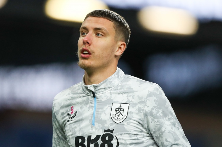 記者：拜仁有意伯恩利中衛(wèi)艾斯特福，交易取決于金玟哉是否離隊(duì)