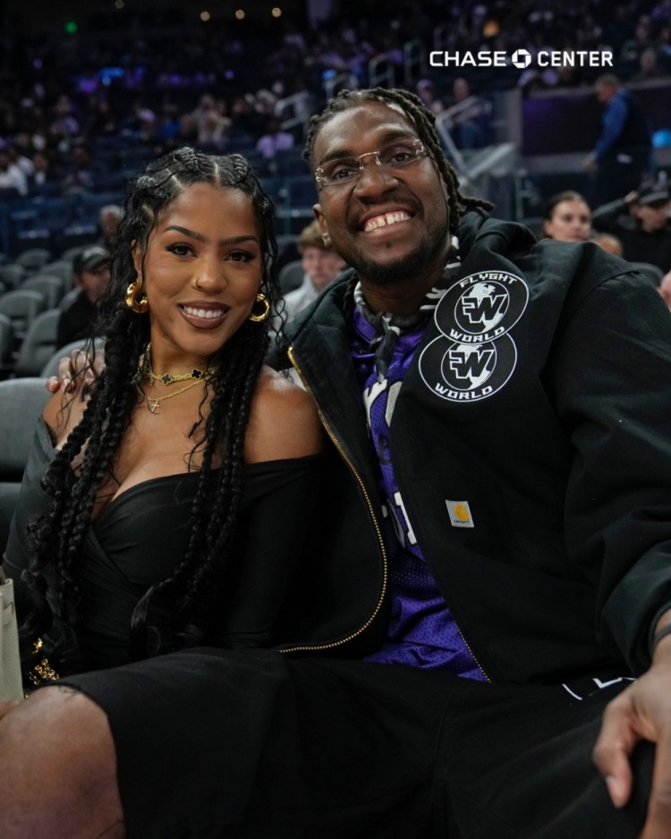 重返大通中心！盧尼攜未婚妻現場觀戰(zhàn)金州女武神比賽