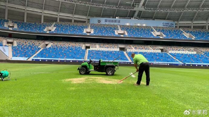 記者：因演唱會(huì)破壞的深圳專(zhuān)業(yè)足球場(chǎng)草坪，歷時(shí)1個(gè)月修復(fù)完成