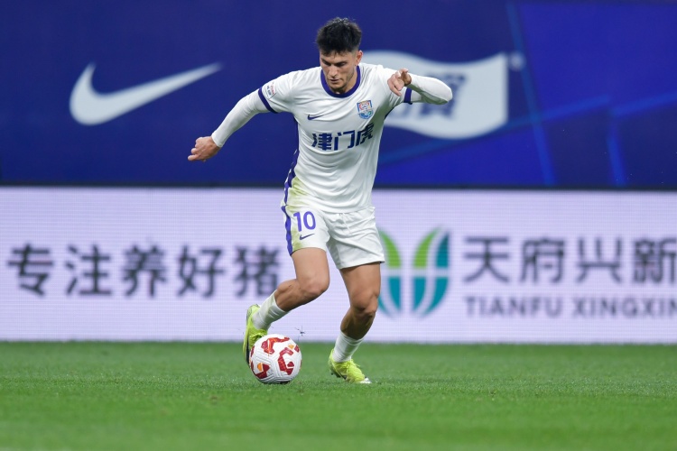 記者：薩爾瓦多今天參與津門虎訓(xùn)練，做了少量的跑動(dòng)恢復(fù)