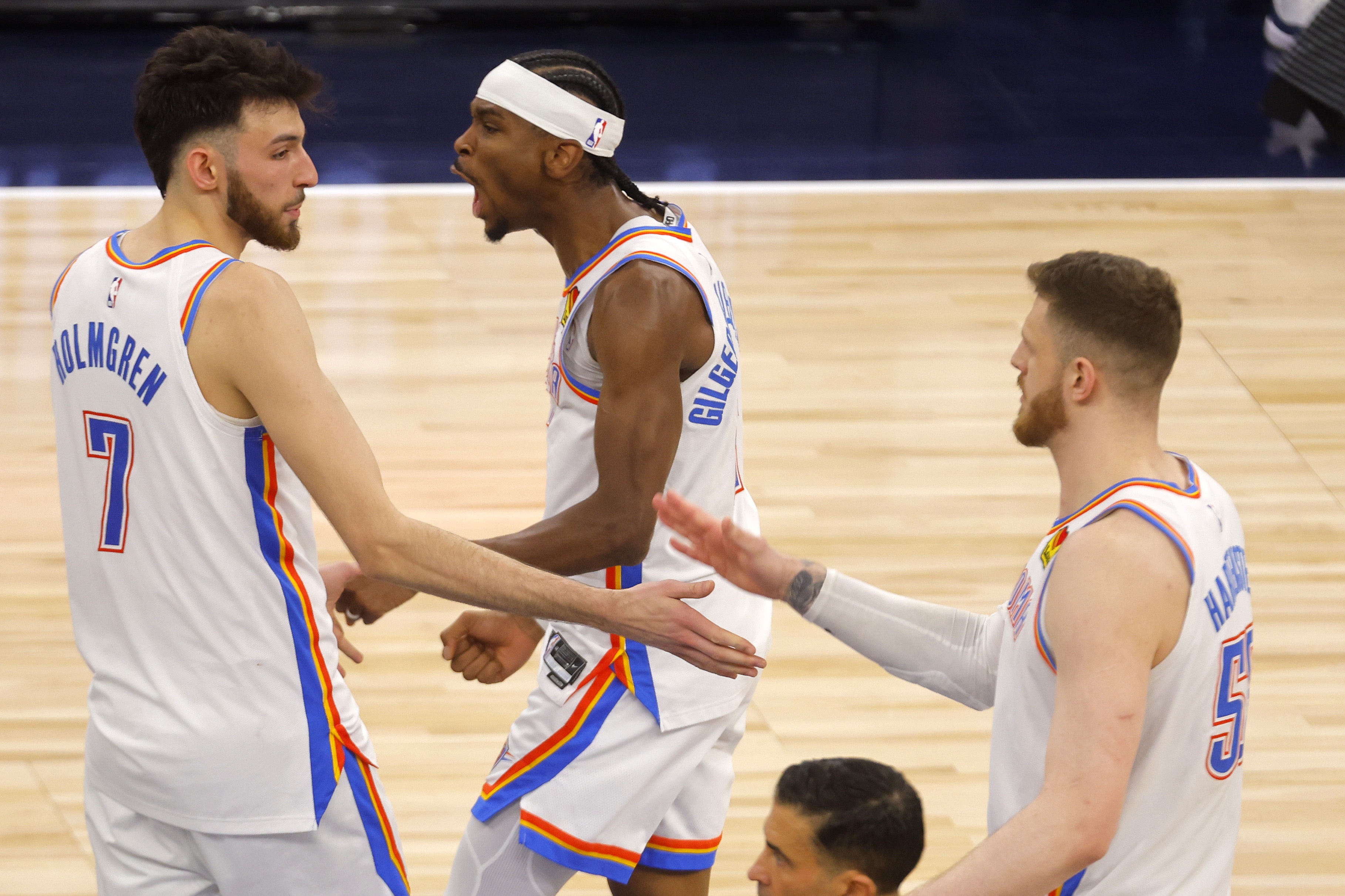 喬-約翰遜：雷霆應(yīng)該使用雙塔陣容 打小球?qū)Σ叫姓咦钣欣? 
                                         class=