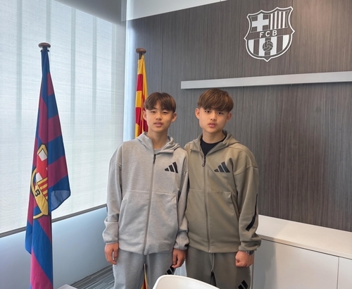 韓國(guó)新星！韓媒：14歲韓國(guó)雙胞胎兄弟轉(zhuǎn)投巴薩梯隊(duì)，已簽約5年
