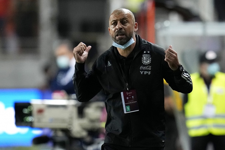 記者：斯卡洛尼確認(rèn)薩穆埃爾將留在阿根廷隊(duì)，不會(huì)加入國(guó)米教練組