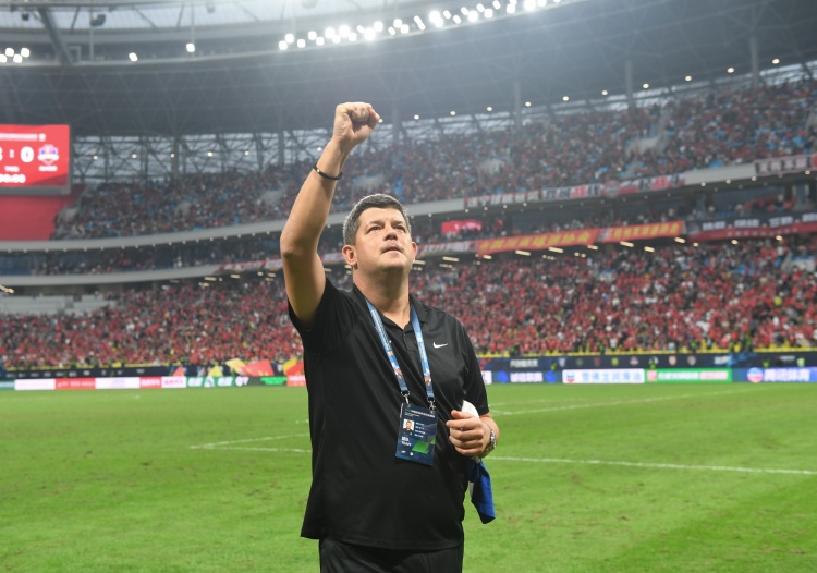 足球報(bào)：梅州客家間歇期不敢怠慢，正尋找有一定競(jìng)爭(zhēng)力的球員