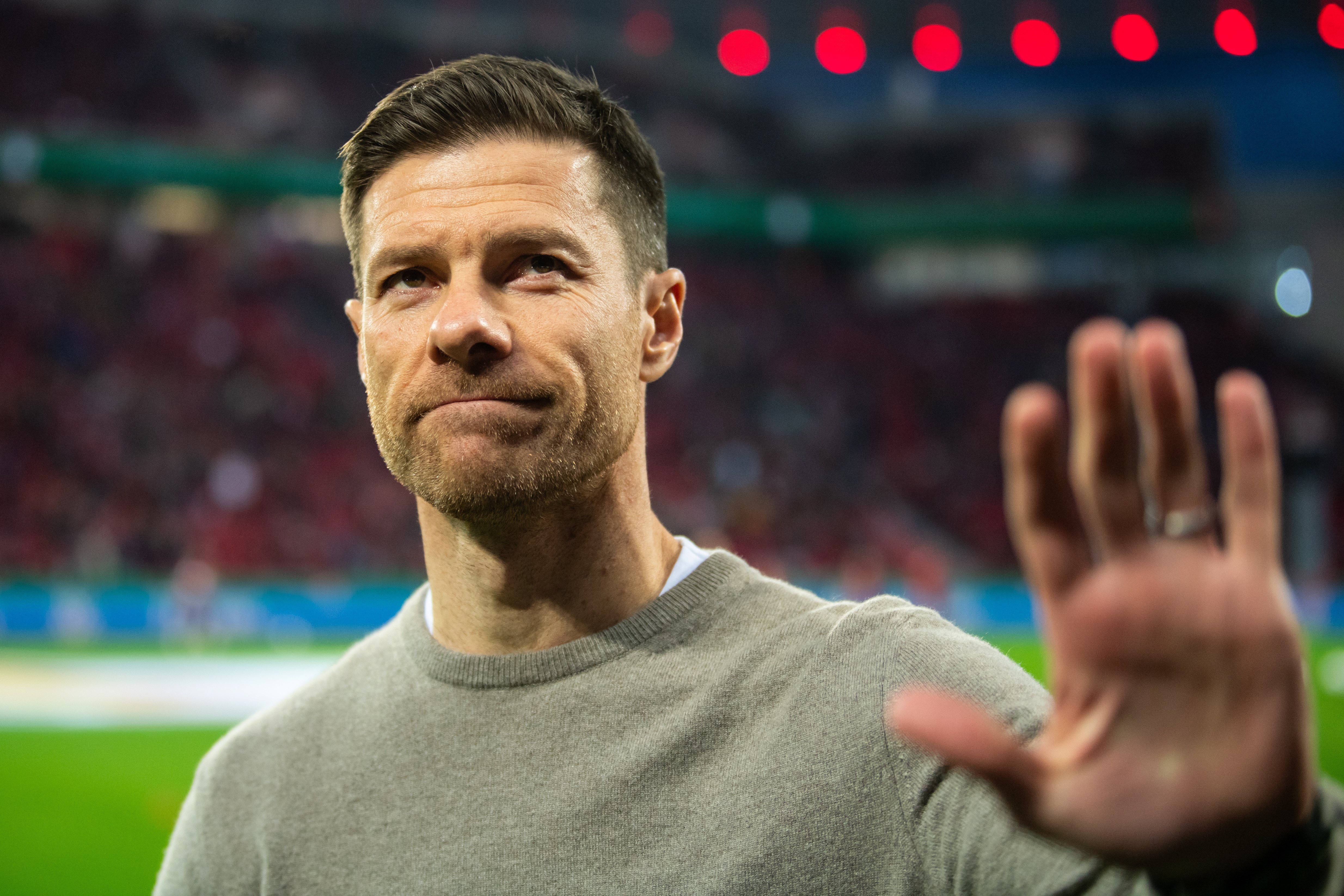 記者報(bào)皇馬本周工作：周一阿隆索首訓(xùn)，周二周三懷森&TAA亮相