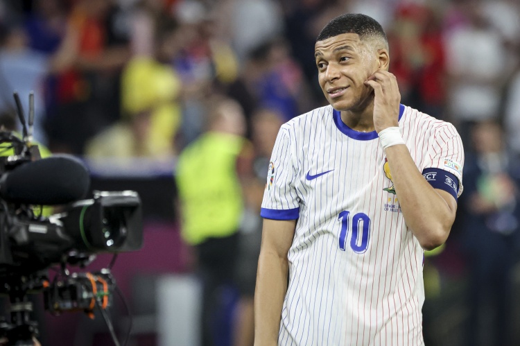 姆巴佩：兩場比賽學(xué)到了很多，太陽下山了我們要回家但很快會回來