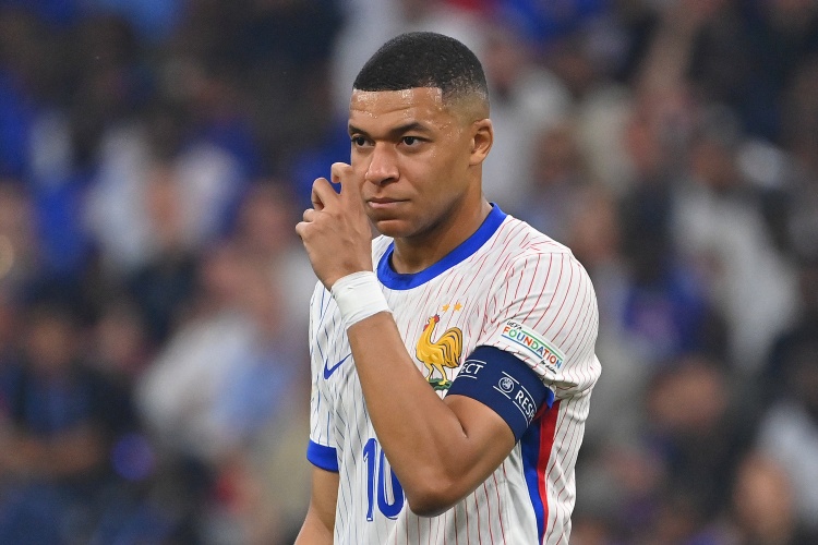 姆巴佩連續(xù)8場國家隊(duì)+俱樂部比賽破門，是其自2020年最長連場破門