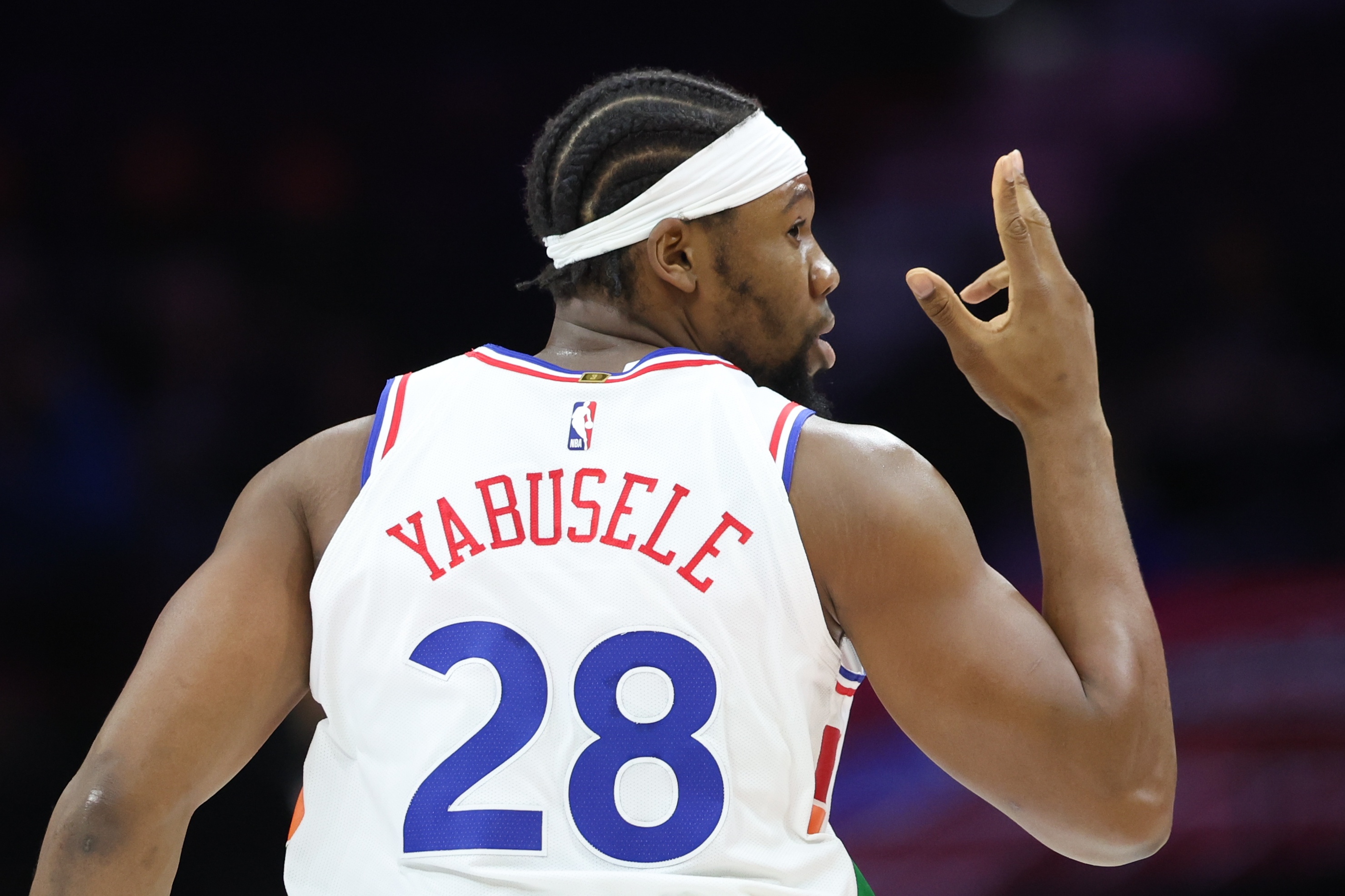 場(chǎng)均11分5.6板2.1助！亞布塞萊：我真的很想繼續(xù)留在NBA