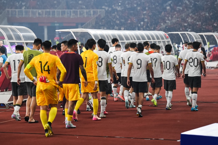 足球報(bào)： 國(guó)足實(shí)力仍處下滑態(tài)勢(shì)，足球振興工程才剛剛開始