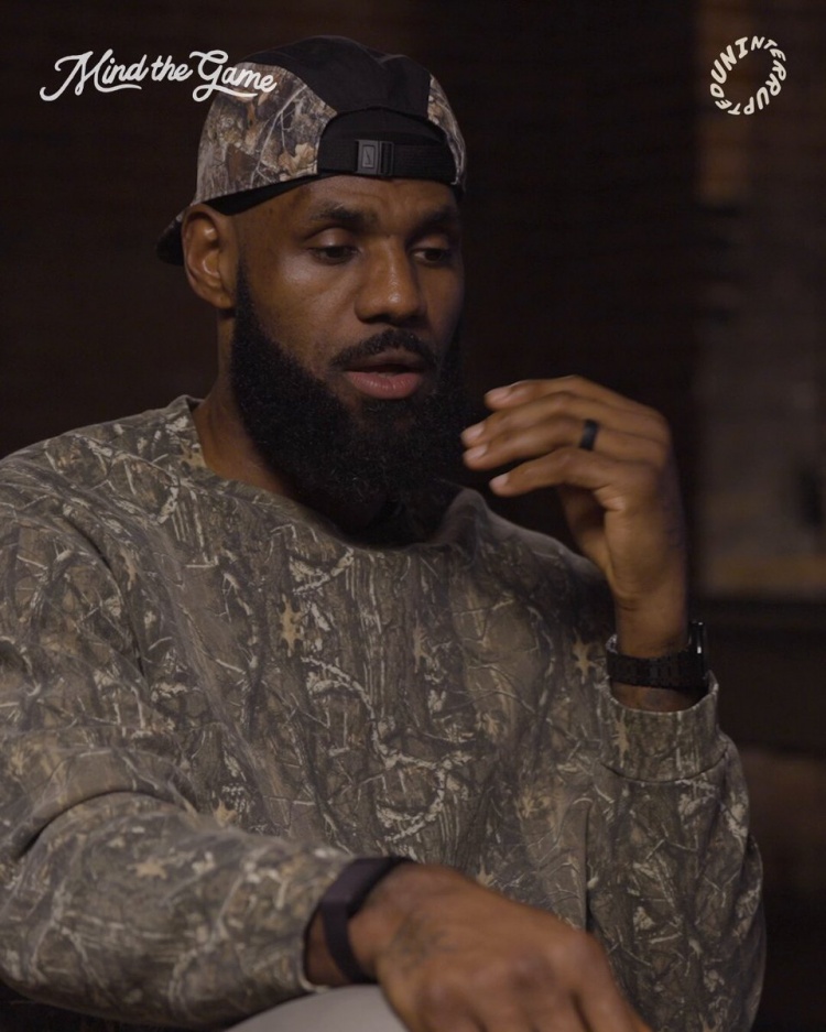 詹姆斯：我在高一賽季贏得一切 高二的首次訓(xùn)練教練就讓我滾出去