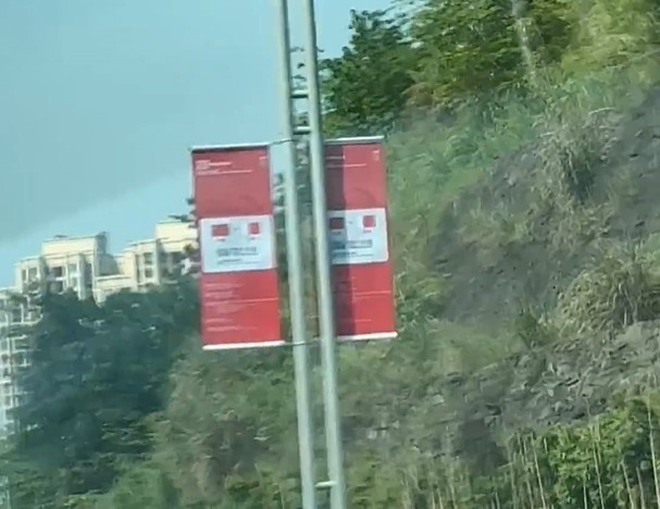 氛圍拉滿，記者：從酒店去龍興球場(chǎng)，路燈上都是國(guó)足比賽宣傳條幅