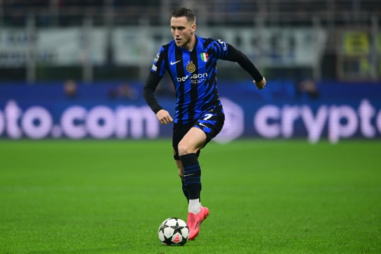 慢鏡頭：澤林斯基在波蘭國(guó)家隊(duì)小腿出現(xiàn)問題，國(guó)米將對(duì)傷勢(shì)進(jìn)行評(píng)