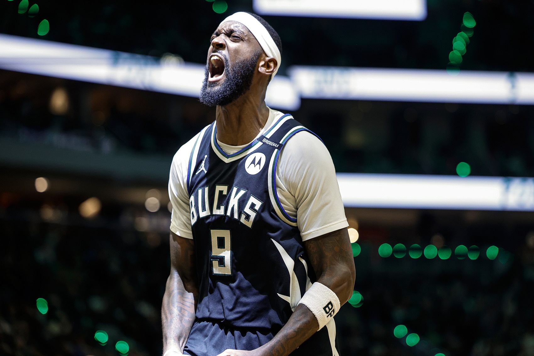 美記：波蒂斯預(yù)計(jì)會(huì)留在雄鹿 不管是執(zhí)行球員選項(xiàng)還是跳出簽長(zhǎng)約